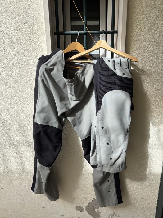 Conjunto de Mota – Casaco e Calças