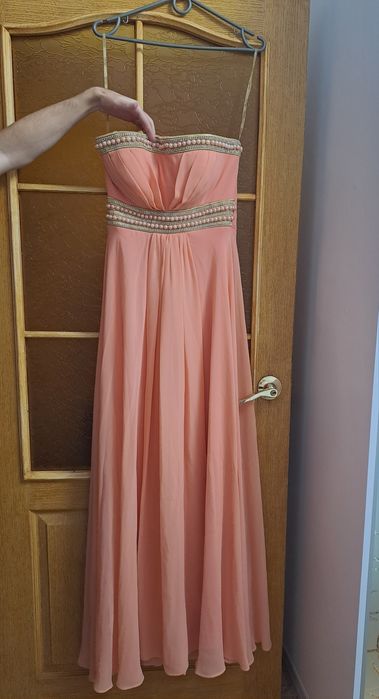 Сукня персикового кольору