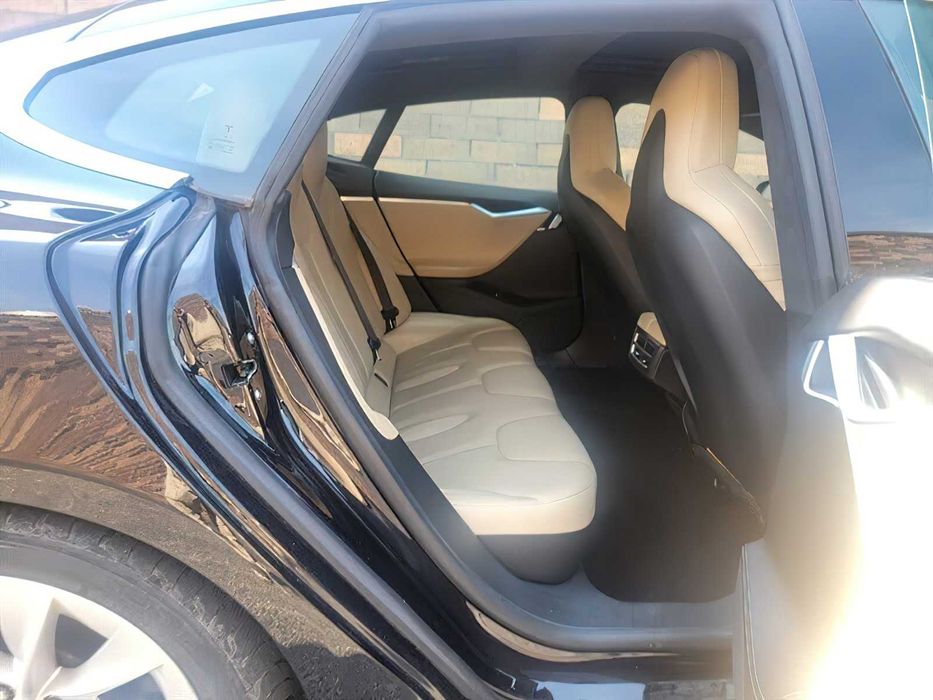 Tesla Model S      2015