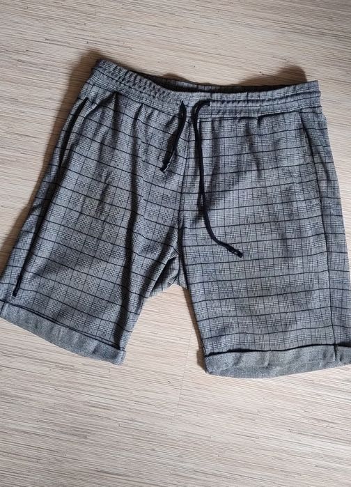 Szorty męskie w szarą kratkę marki Cropp rozm. L