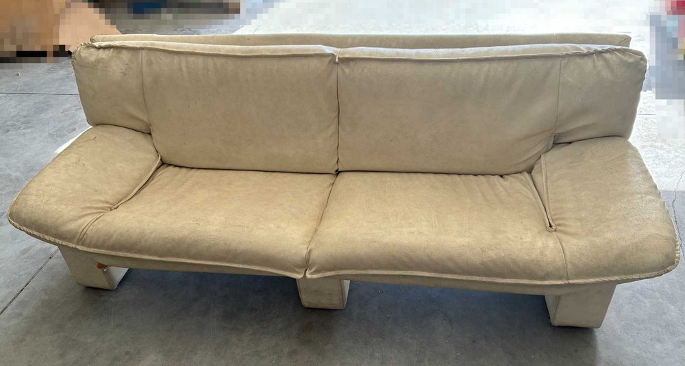 Sofá de 3 lugares em pele branca - Qtd. 1 Und.