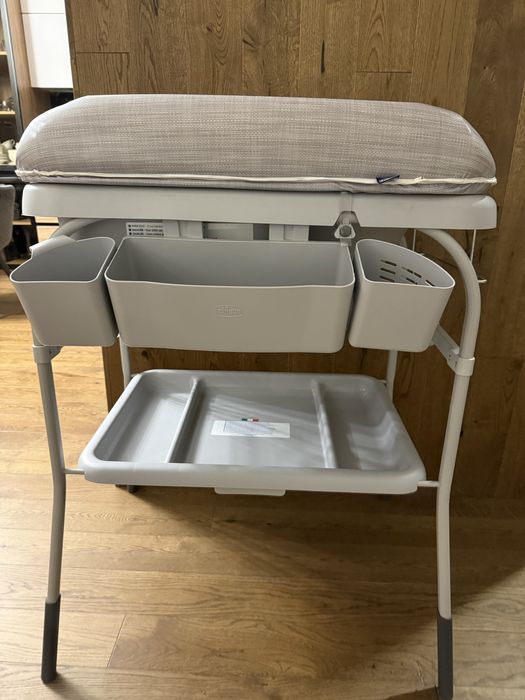 Пеленальний столик з ванночкою Chicco