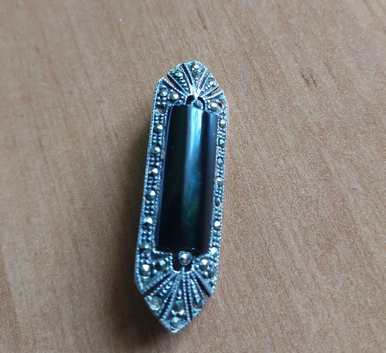 Stara broszka srebro I onyks