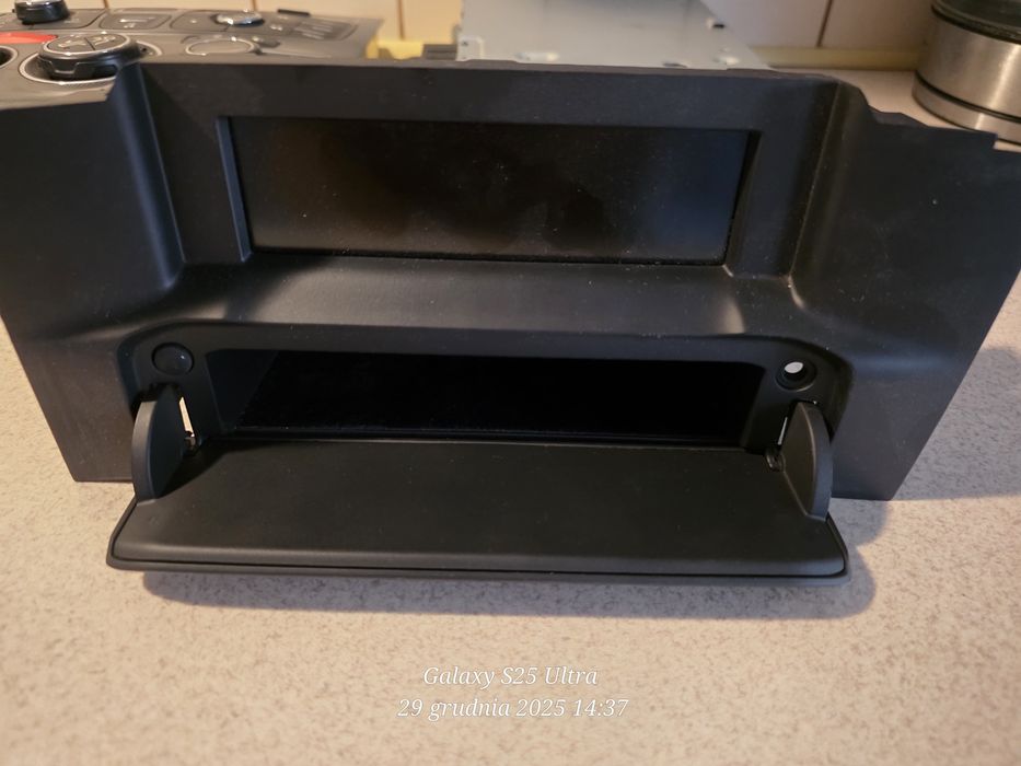 Citroen C4. Panel, ekran, radio