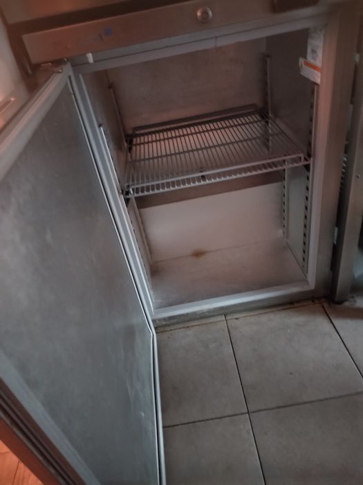2 Freezer e 1 arca restauração