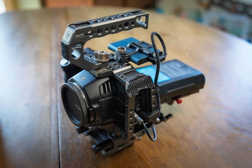 Blackmagic Pocket 6K EF + klatka TIlta + 2x 512 gb SSD T5 + baterie i ładowarka V-lock