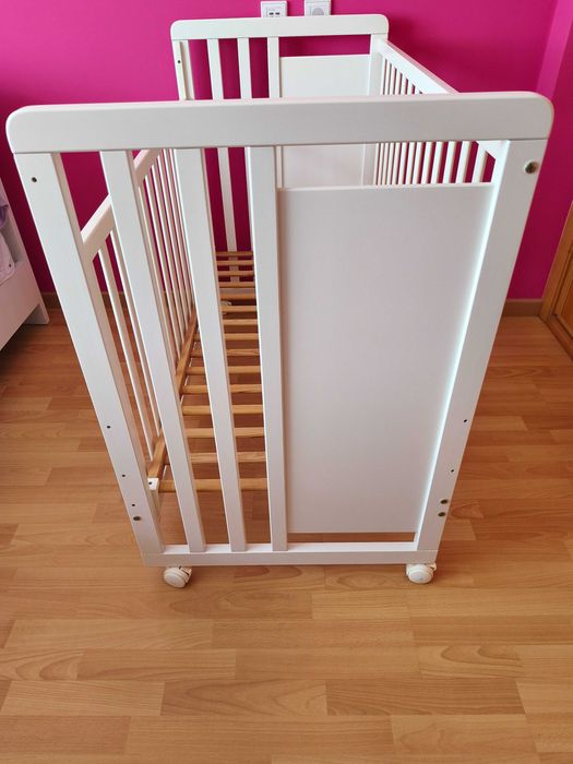 Berço/cama de grades da marca Trama.