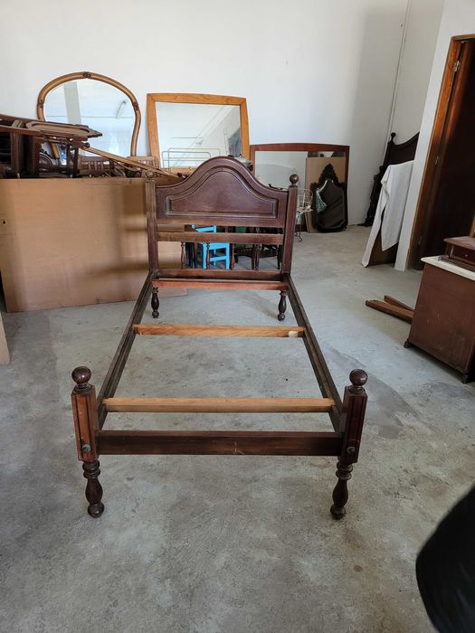 Cama Madeira Solteiro com Estrado Mesinha Cabeceira
