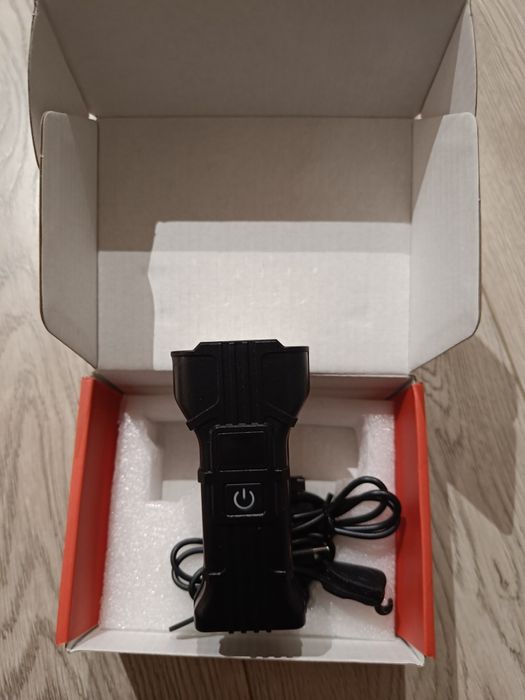 Super mocna LED lampa rowerowa przednia z klaksonem.