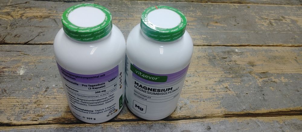 Vit4Ever diglicynian magnezu 300mg, 2x365 kapsułek wsparcie układu nerwowego mięśni i serca  Nowe nie naruszone. 02.2028 i 02.2029