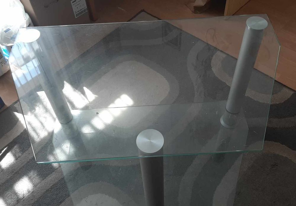 Stolik kawowy szklany z półką