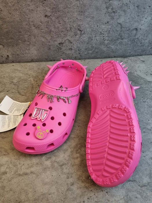 Klapki Crocs    .