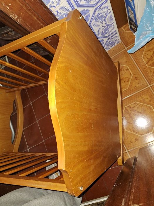 Cama de bebé em bom estado