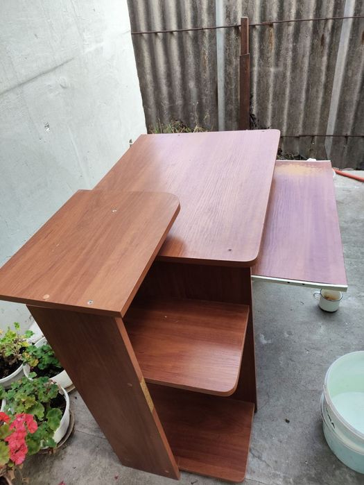 Стіл комп'ютерний