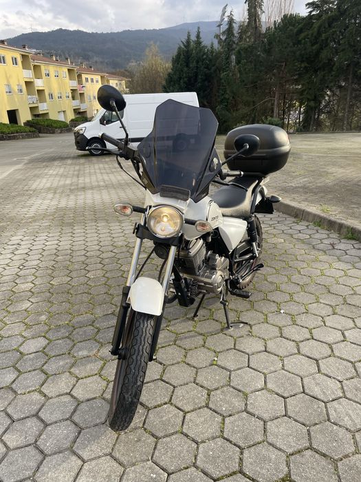 Mota 125 4T,  Zontes