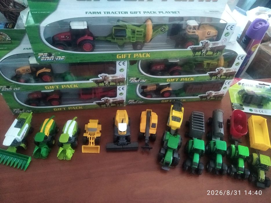 різні моделі тракторів і комбайнів моделі 1:87 ,1:64