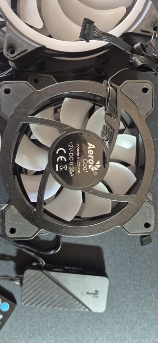 Conjunto 5 Ventoinhas AeroCool ARGB (Hub + Comando + 3 x 120mm + 2 x 140mm)