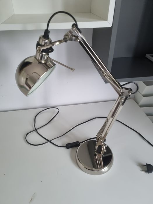 Biurko MÄLM marki  IKEA z gratisami