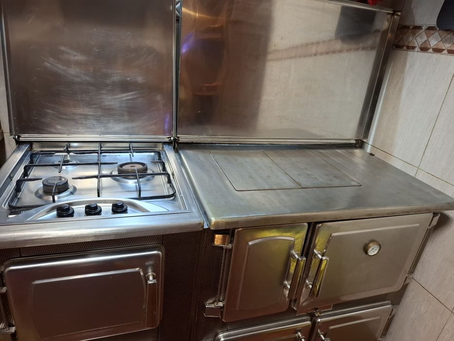 fogão combinado (lenha e gás) em excelente estado de conservação