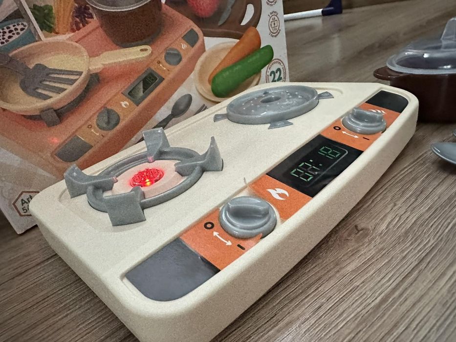 Кухня Технок плита ,набір посуду та овочі