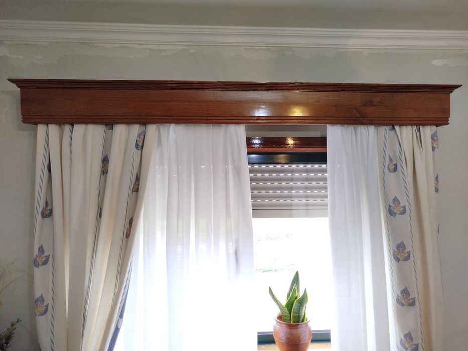 Sanefa para colocar acima das janelas