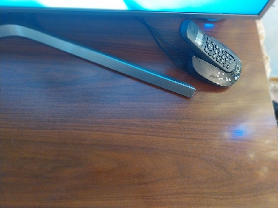 Móvel usado em cerejeira e nogueira maciça em muito bom estado.