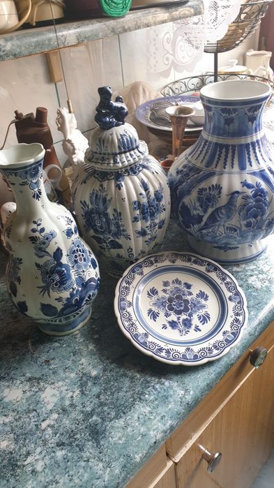 Wazon, Delft, kwiaty i ptak, pies, wys. 27 cm, 1966