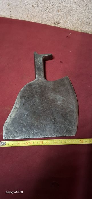 Antigo e pesado cutelo