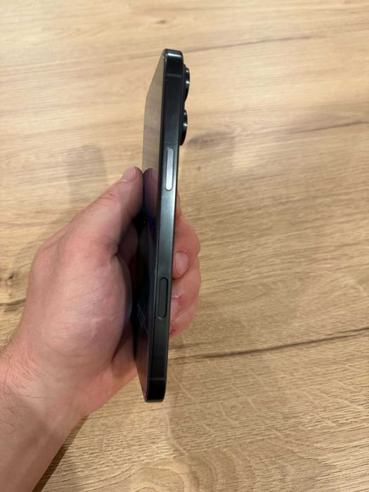 I phone 16 pro max Black Titanum