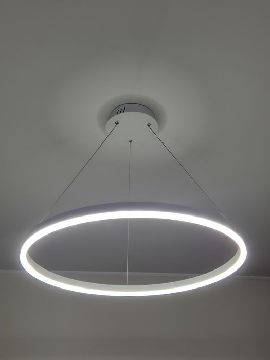 Candeeiro de teto em formato circular LED