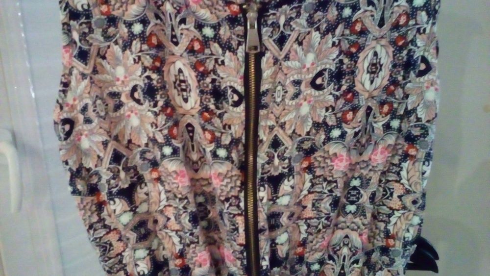 Macacão de verão (calção) - De tecido leve e fresco, e padrão alegre!