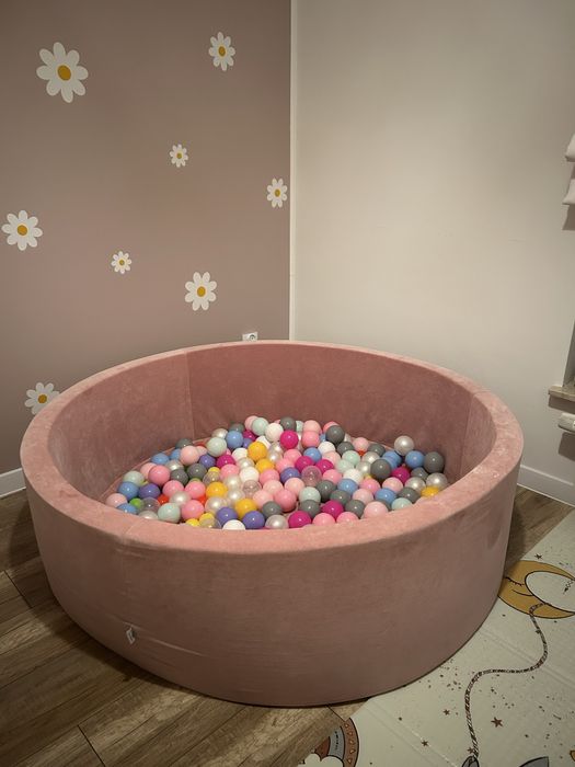 Duży basen z kulkami