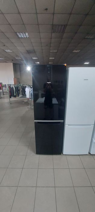 Холодильник Whirlpool W7 8210 K