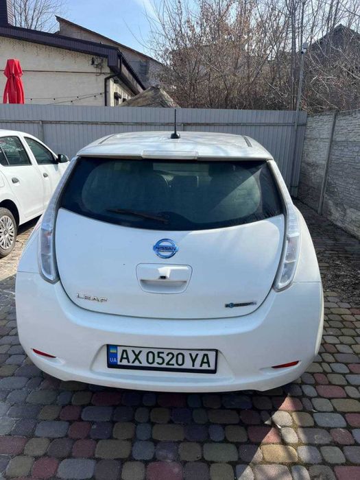 Оренда Nissan Leaf (24кВт)