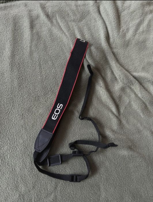 Canon EOS 1300D.