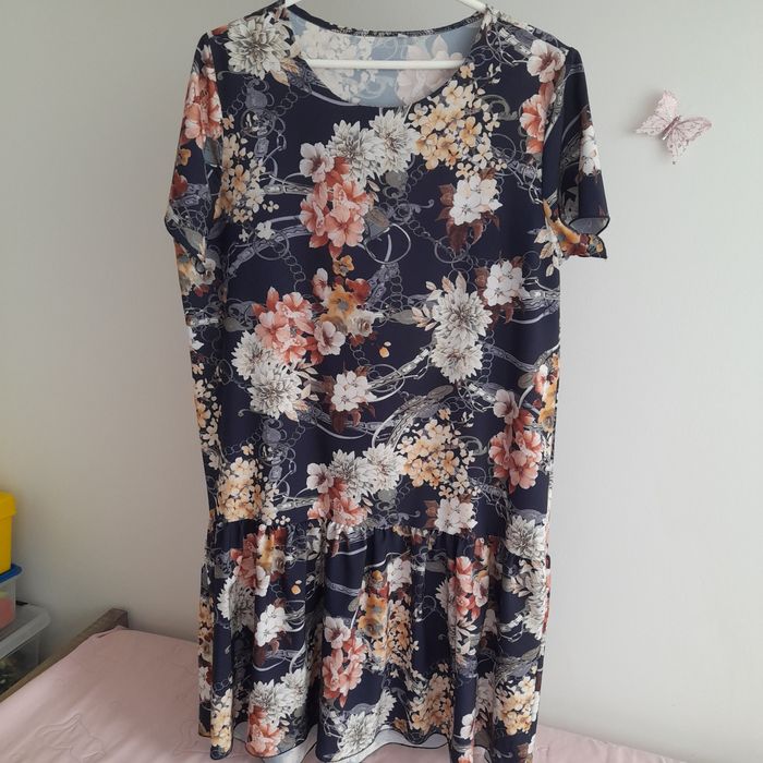 Sukienka w kwiaty rozm 44