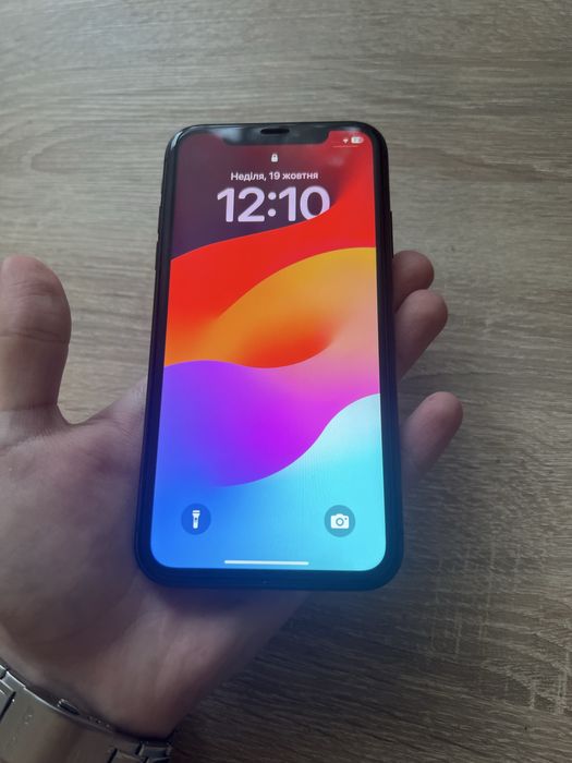 Айфон 11 64 g в хорошому стані