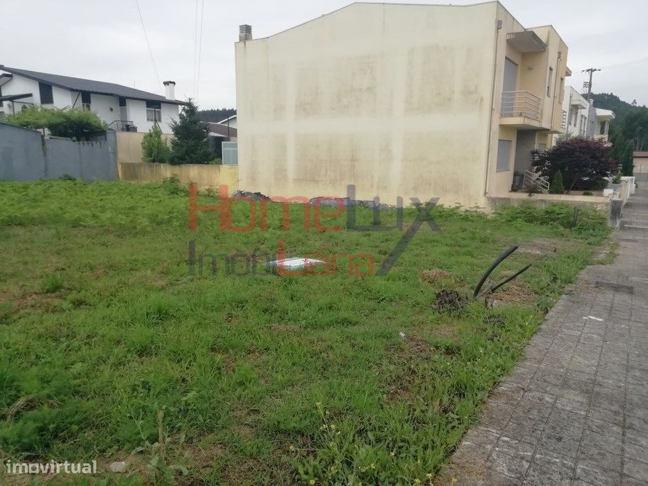 Terreno 2 frentes junta à Igreja do Muro Trofa