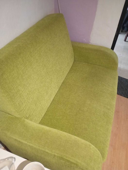 Sofá de dois lugares em muito bom estado