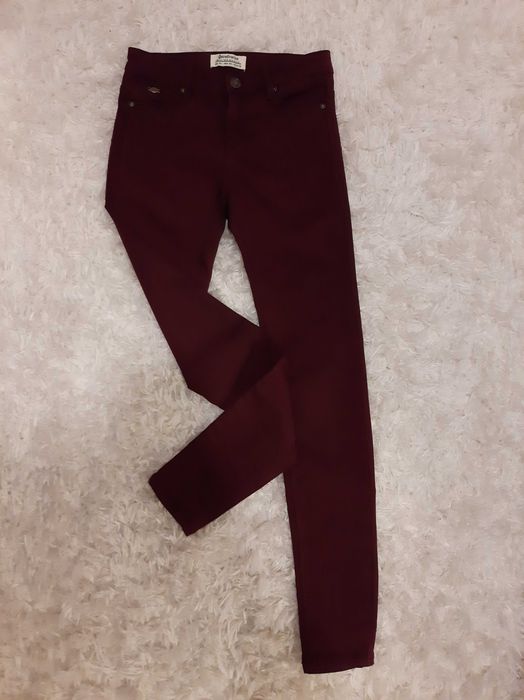 Stradivarius bordowe jeansy 32 (XXS)