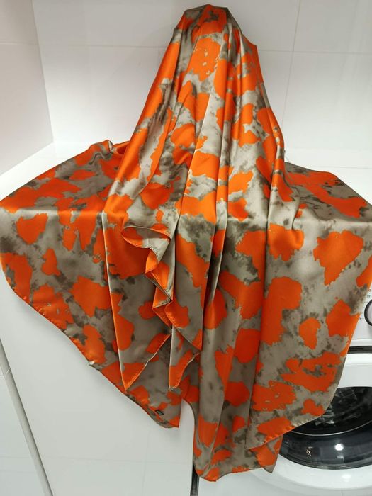 Elegancki szal lub pareo w łatki