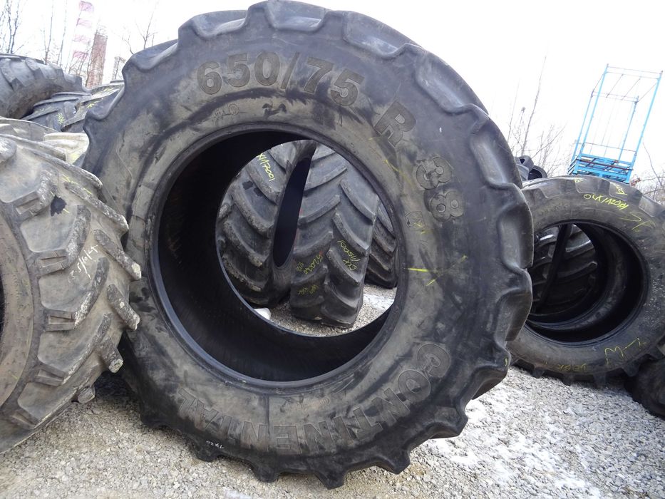 Opona 650/75R38 Continental SVT (2700 netto)