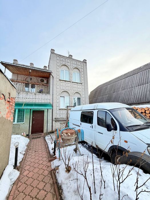 3-поверховий будинок 190 м² + баня, гараж, озеро село Пісківка