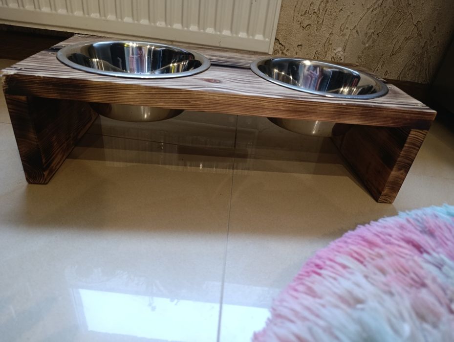 Miski na stelażu i legowisko