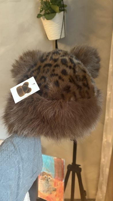 Шапка з леопардовим принтом з вушками