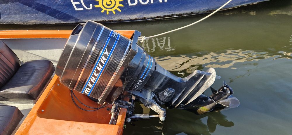 Barco c/ motor Vintage