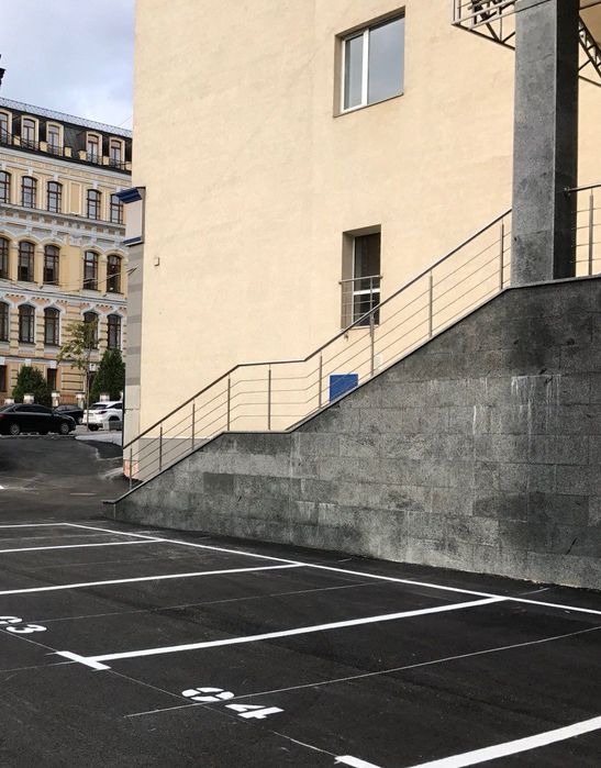 Продаж БЦ у центрі / 5300 м² з паркінгом, ціна нижча ринку