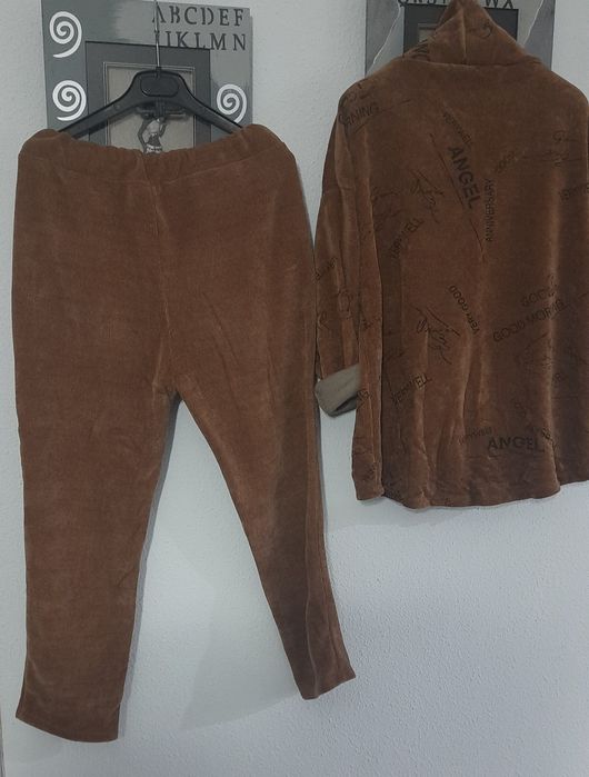 Красивый привозной костюм. Италия