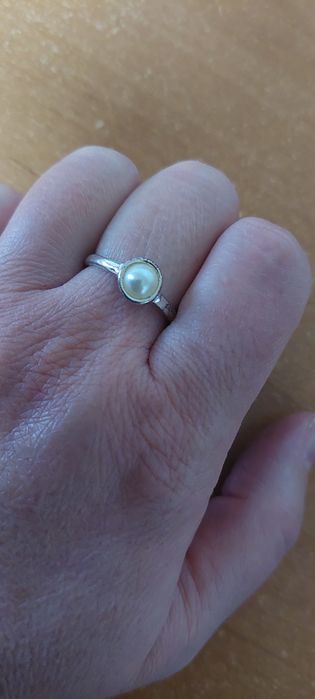 Pierścionek z perełką