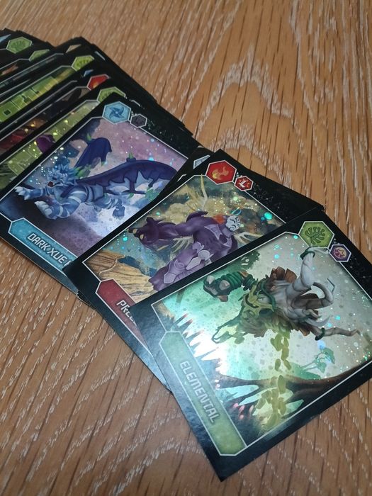 Cromos Invizimals (09-18)